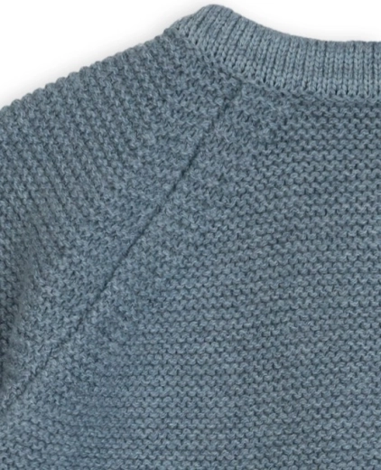 Comfortable fit with raglan sleeves