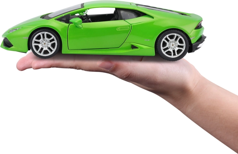 Popular 1:24 scale – ideal for play and for a collection