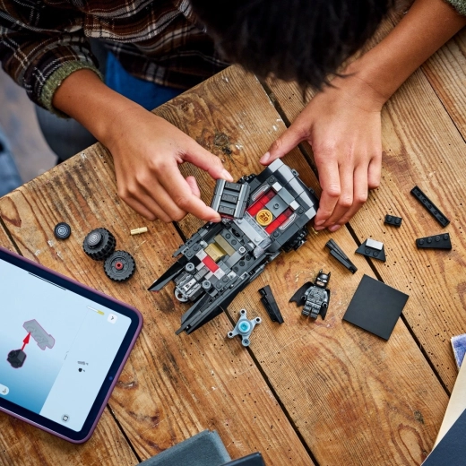 Интуитивно сглобяване с приложението LEGO Builder