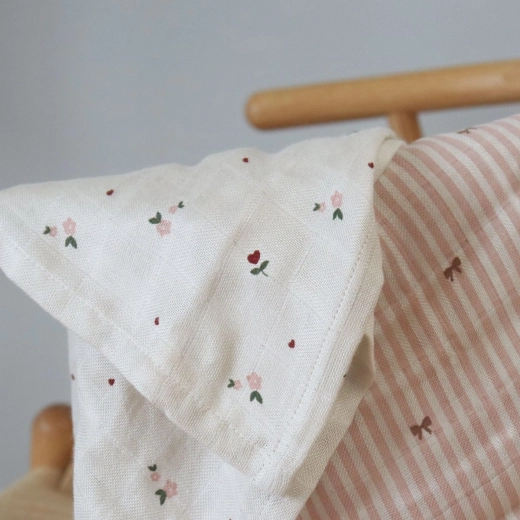 Multifunctional swaddle for the stroller and at home