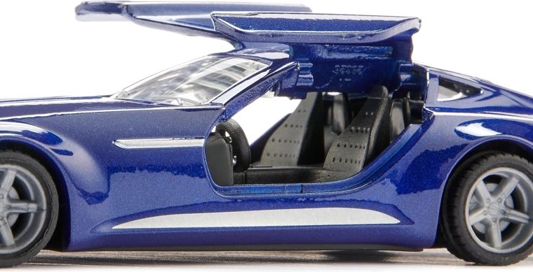 Opening gullwing doors for maximum effect