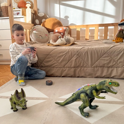 Interactive play for young paleontologists