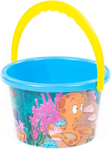 Ideal for the sandbox, garden, and by the water