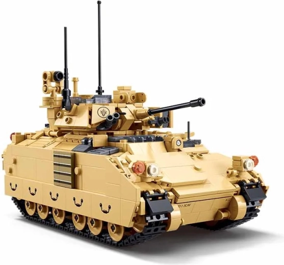 Реалистичен танк с въртяща се кула и функционални люкове