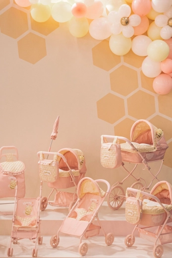 Ideal for little girls: low handle and easy handling