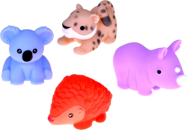 Забава във ваната: плуват и пръскат