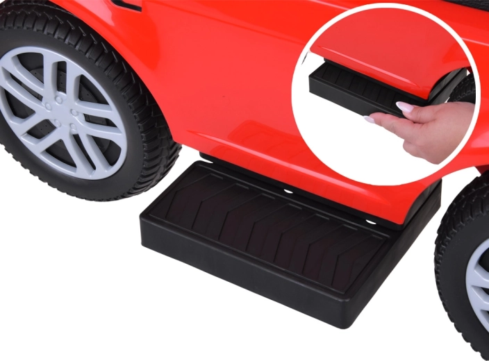 Storage space and footrests for little travelers