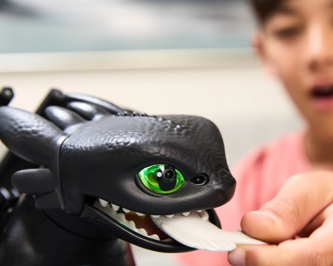 Храни и тренирай: реакции на допир и движение