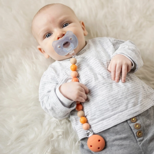 Pacifier always within reach and not falling to the ground