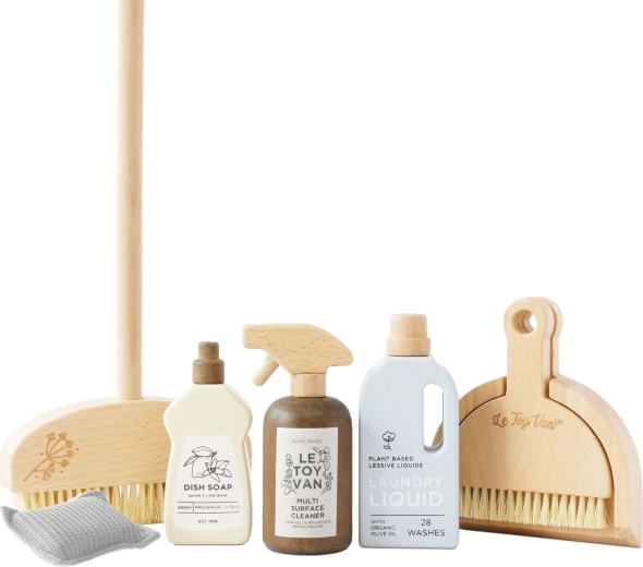 7 accessories for realistic cleaning play