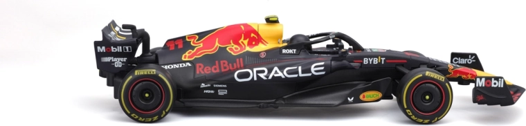 Реалистичен лицензиран външен вид на RB19