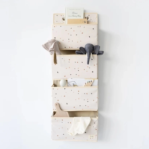 4 large pockets for everyday organization