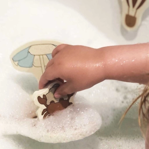 Sticks to the tub and tiles