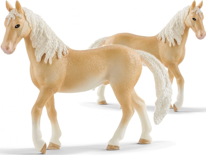 Фигурка Schleich – ахалтекенски жребец от серията Horse Club