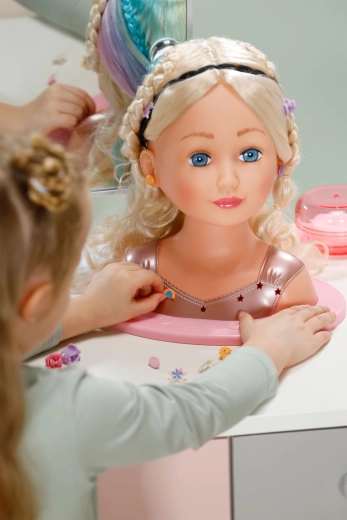 A wide range of accessories for a little stylist
