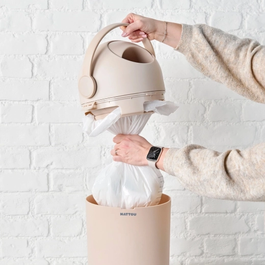 Easy bag removal and simple maintenance