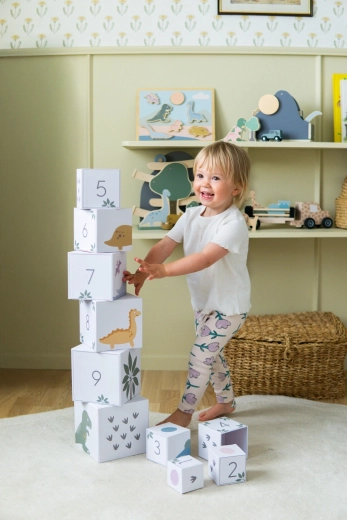 Learning through play: numbers, sizes and colors