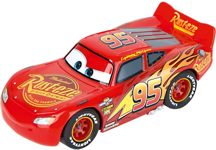Race between Lightning McQueen and Cruz Ramirez