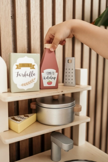Beautiful wooden craftsmanship for a kids’ play kitchen