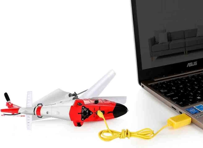 Зареждане през USB и практични аксесоари