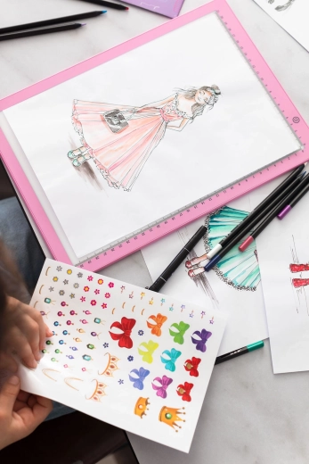 Artissimo XXL designer workshop with LED light pad – trendy outfits