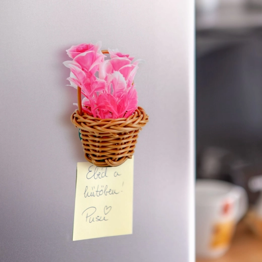 Magnetic decoration with artificial flowers in a basket - 1 piece