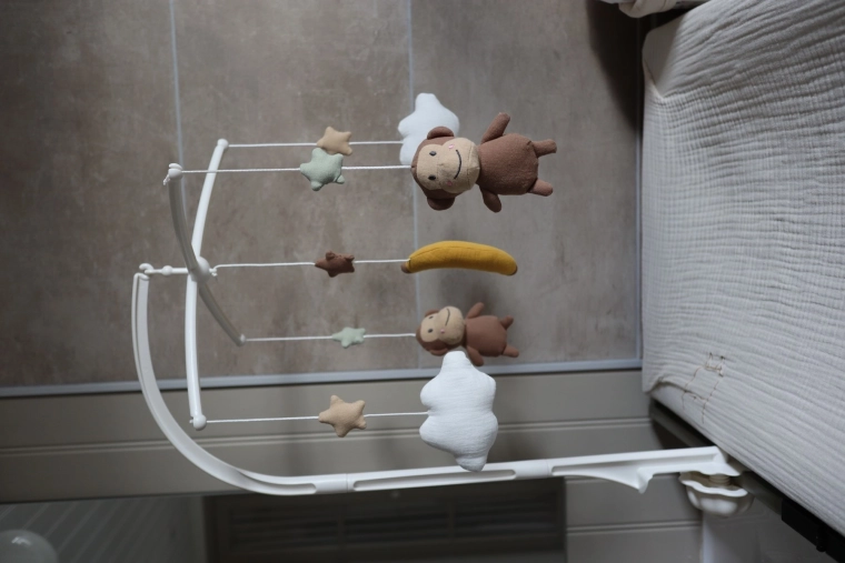 Easy attachment and a stylish addition to the nursery