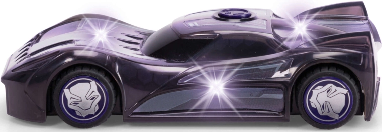 Автентични звуци на колата и героя