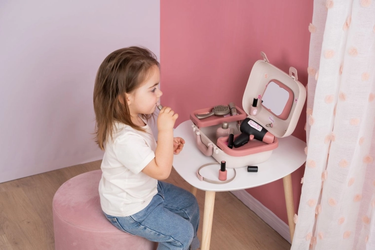Locking to prevent losing accessories