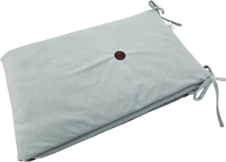 Breathable hypoallergenic filling and easy attachment