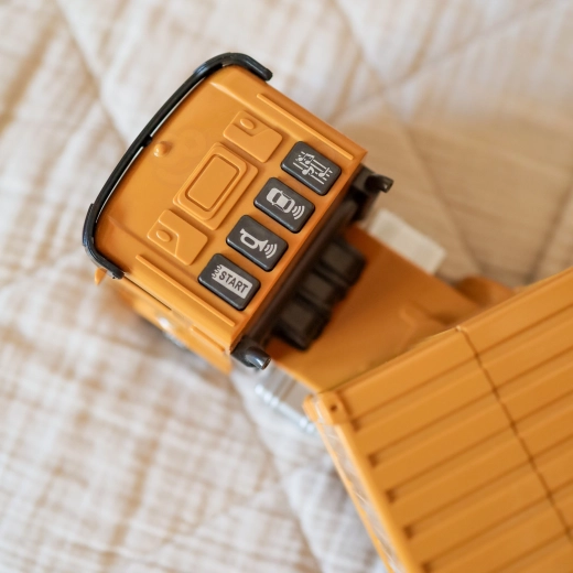 Интерактивни светлини и звуци на камиона