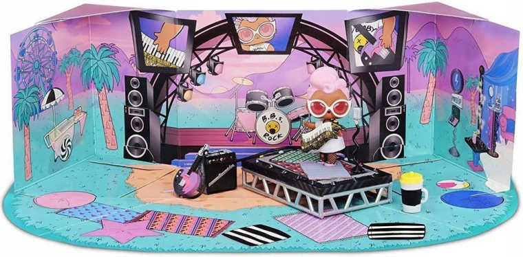 Fold-out packaging as play scenery