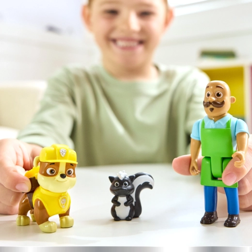 Movable figures for lively stories