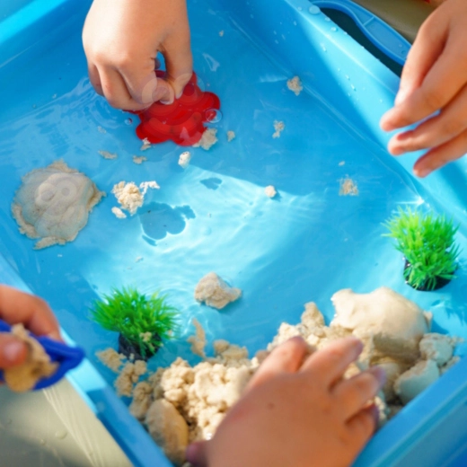 Kinetic sand for water play