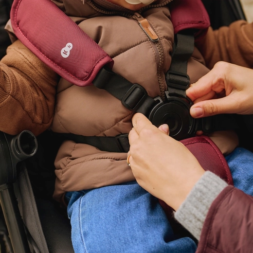 One-hand folding and secure child restraint
