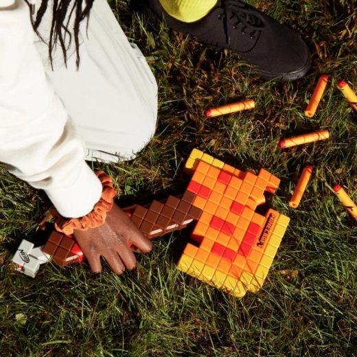 Изстрелва пенообразни стрелички Nerf