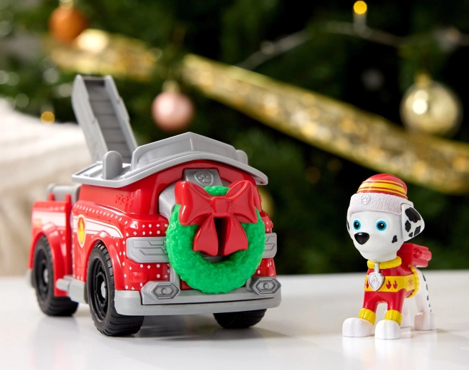 Празнична визия и игриви детайли