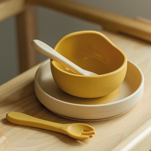 Ergonomic shape that makes scooping easier for children