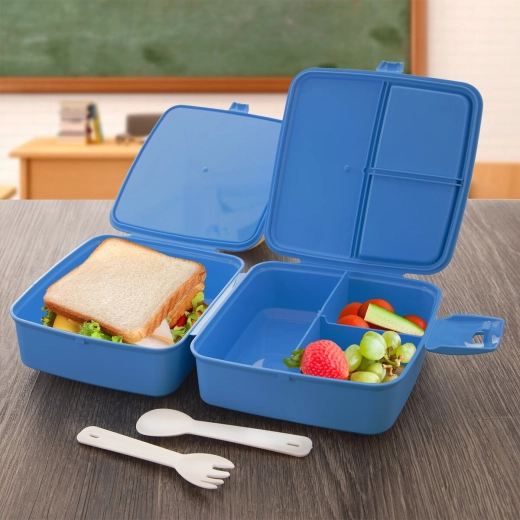 Divided space for a neatly arranged snack