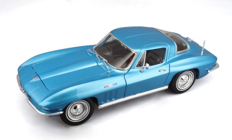 Maisto Chevrolet Corvette 1965 метален модел 1:18 светлосин