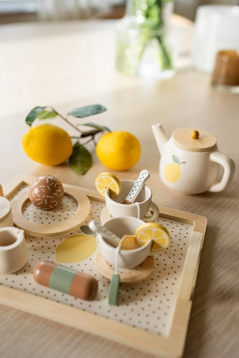 Practical tray for serving and tidying up