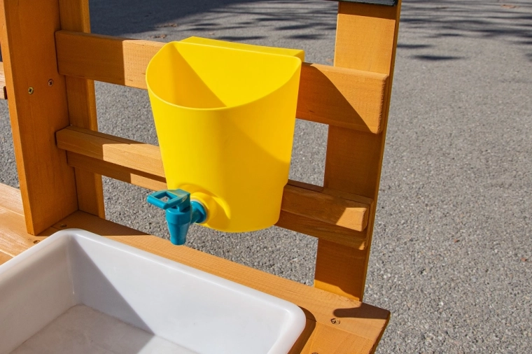 Истинско водно забавление с резервоар и чешма