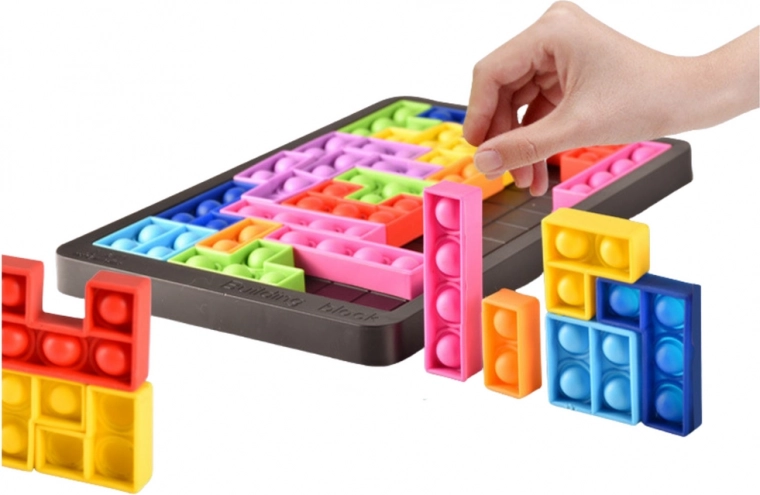 Логически пъзел в стил Tetris