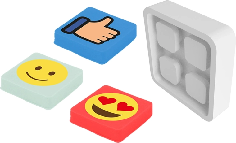 Pixie Crew светлоотразителна значка emoji