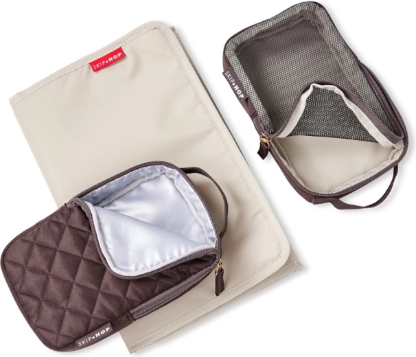 2 organizers in the front pocket
