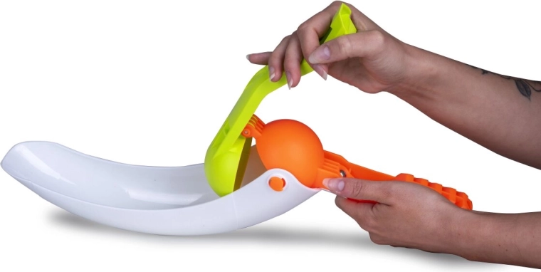 Throwing mechanism for greater range