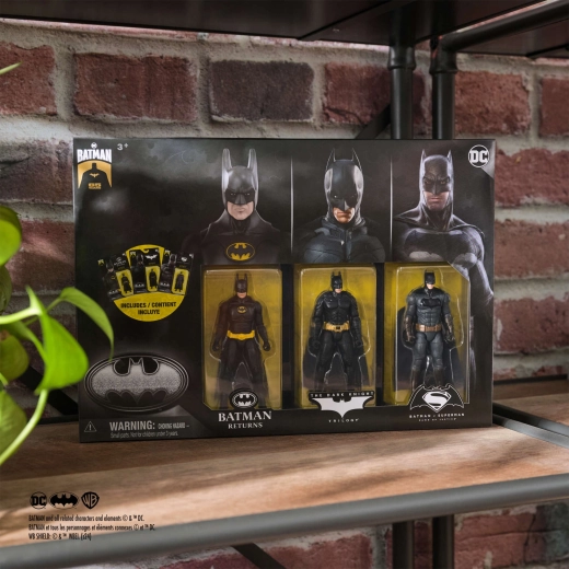 Три емблематични версии на BATMAN