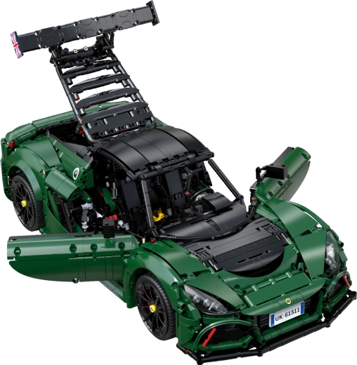 Отварящи се панели и детайлен интериор