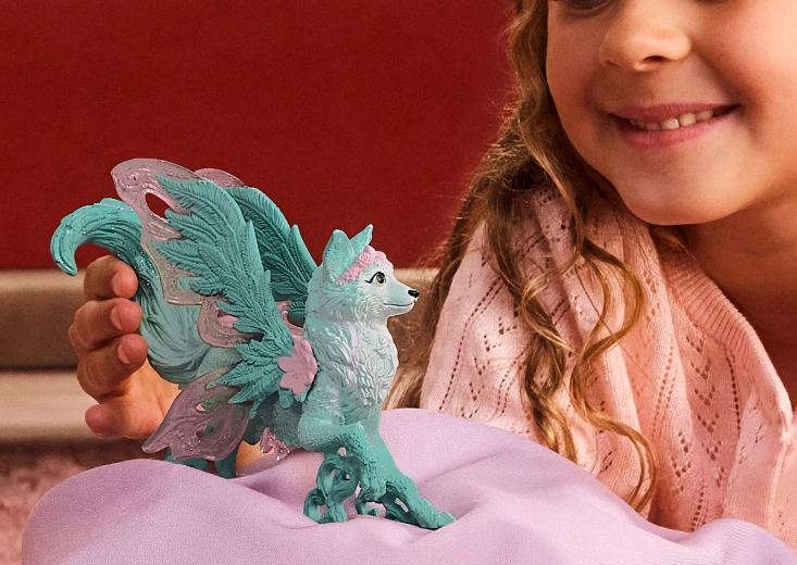 Movable jaw for imaginative play