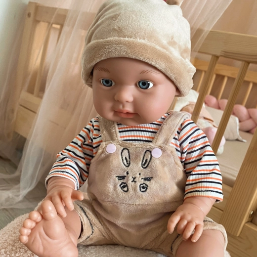 Реалистично бебе за игра с грижа